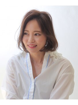 ヨロ(YoLo.) 小顔 ショート ボブ 担当 内迫