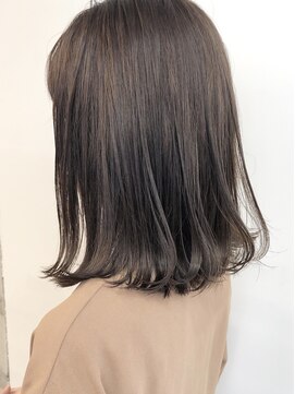 フォンズ(FONS) 毛先だけをワンカールにした動きのあるロブ_シアーグレージュ