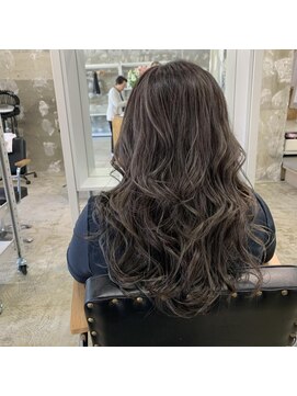 イン(in.) ハイライトグレージュ