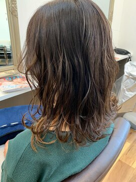 オルブ 戸塚安行店(Oluve) ベージュ/ナチュラル/インナーカラー/ケアブリーチ/カット