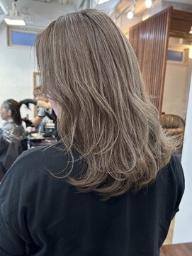 白髪ぼかしハイライト×グレージュカラー