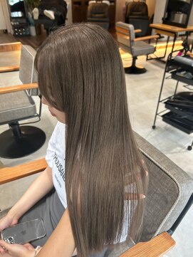 クム 横浜(qumu) ストレートヘア×ベージュブラウン