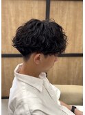 メンズ波巻きスパイラルパーマ刈り上げマッシュスタイル