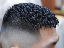 マスタッシュ(MUSTACHE)の雰囲気（汗をかいても乱れない。濡れパンアイロンパーマ&スキンフェード）
