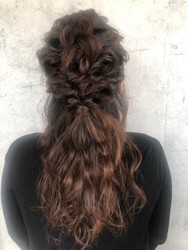 アイビー(Ivy) ゆるハーフアップミディ★