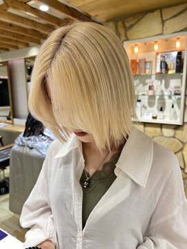 エイト新宿店(EIGHT shinjuku) ホワイトブロンド