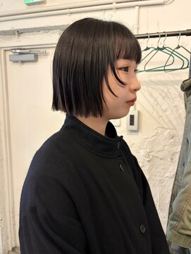 ユヌ(UNU) 顔まわりがポイント◯な切りっぱなしボブ