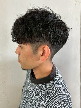 マップデザイン(map design) ツーブロック 黒髪 ツイストスパイラルパーマ ビジネスカット