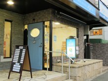 西舞子駅から徒歩7分☆青い看板が目印の明るくキレイな外観◎