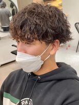 ウェイビーエフティフィフス 横浜西口(WAVEY ft.fifth)&nbsp;波巻きスパイラルツイストパーマセンターパートメンズマッシュ