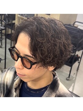 ニコフクオカヘアーメイク(NIKO Fukuoka Hair Make) 「NIKO」センターパートパーマ 波巻きツイストスパイラルパーマ