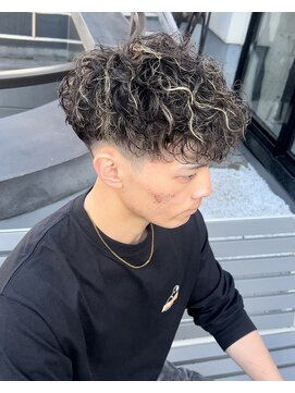 リベル(LIBER) スペインカール/八王子/ハイライトメッシュ/メンズパーマ/岩名