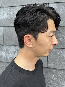 ヒュイル バイ ニアウ(Hwyl by Niau) メンズマッシュセンターパートスパイラルパーマニュアンスパーマ