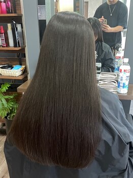 ジャップインターナショナルエスサロン(JAP international S SALON)の写真/ダメージレスにこだわり髪質改善ストレートで美髪へ☆縮毛矯正では出せない自然な艶感と滑らかな指通りに。
