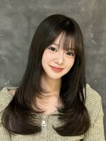 ウィリートーキョー 渋谷(WELLY TOKYO)&nbsp;【米澤りあちゃん】ミディアムレイヤー オリーブグレージュ