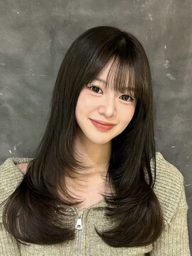 ウィリートーキョー 渋谷(WELLY TOKYO) 【米澤りあちゃん】ミディアムレイヤー オリーブグレージュ