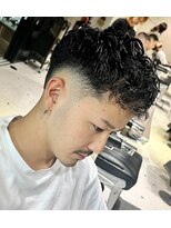 フランクスバーバーリベラルド 横浜(FRANK'S BARBER LIBERALD)&nbsp;フェザーパーマサーフカール刈り上げセンターパート