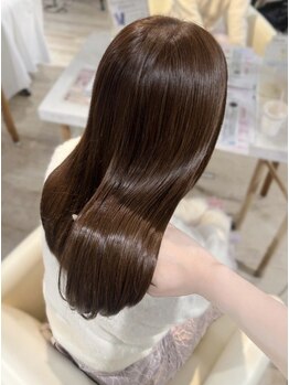 イロ(iiro)の写真/髪質改善トリートメントで、もうパサつかない、潤いに満ちた「芯から強い美髪」を取り戻しませんか?
