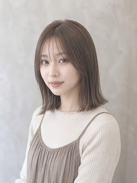 ソッカ(socca) 切りっぱなしミディアムボブ