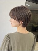 大人っぽく垢抜ける 丸みショートで横顔まできれいに ベージュ