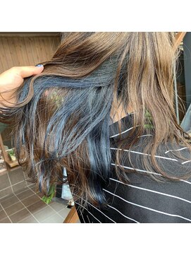 ピースリーヘア バイ カーサ(peathree.hair by CASA) インナーカラー×コバルトブルー