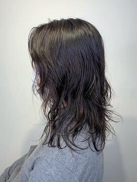 アンサム リリー(UNSOME Lille) ミディアムレイヤー/パーマスタイル