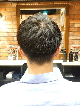 ヒロギンザバーバーショップ 丸の内店(HIRO GINZA BARBER SHOP) 旋風を巻き起こす七三ツーブロック