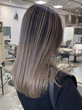 イェッカ(YECCA) 伸びても気にならないバレイヤージュ○