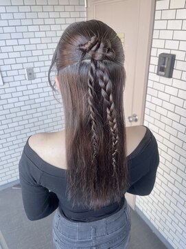 ソノ(sono) ハーフアップ タイトアレンジ 参列ヘア ライブヘア 韓国ヘア