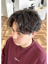 シーイー(C.E)&nbsp;センターパート×シャドウパーマ