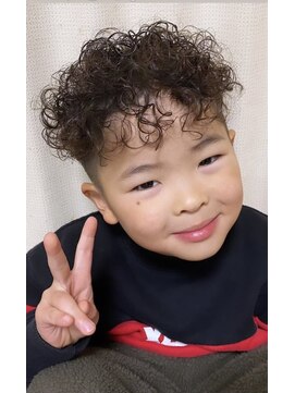 ヒルズ(BiBi hills) 高知 南国市 BiBi hills キッズカット メンズパーマ スパイラル