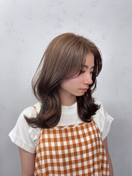 アット(at...) 【韓国風くびれヘア×ベージュ】