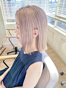 ランプ ヘアー(lamp hair) 透け感のあるミルクティーベージュ/アッシュベージュ/ミディアム