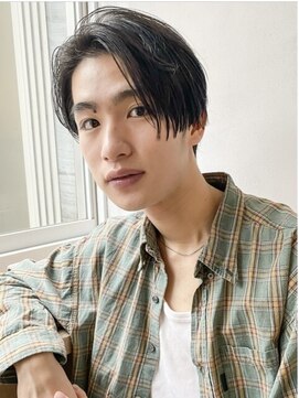 ガーランドツー(Garland 2F) 黒髪ツーブロックセンターパートかきあげ大人