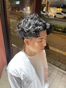 エメン(EMEN) センターパートパーマ