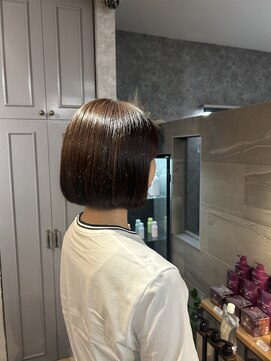 マーレ(MARLE./) ぱつっと切りっぱなしのボブ