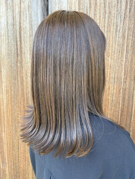 アッシュブラウン×切りっぱなしミディアム