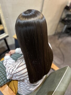 【圧倒的ツヤ】触れたくなる髪へ。髪質改善ストレート