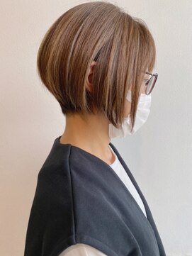 イエン(ien) 前下がりショートボブ