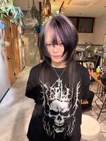 シキ(SHIKI) ウルフカット デザインカラー ハッシュカット
