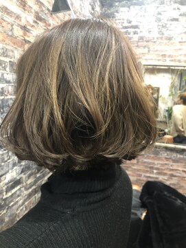 ミュー(m) 切りっぱなしボブ