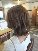ミディアムヘア×フォギーベージュ