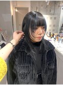 隙間から少しちらっと【山本】