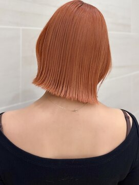 ピークアブー 銀座中央通り(PEEK-A-BOO) シアーオレンジのミニマルボブ