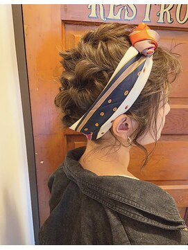 エルジン ヘアドレッサー ショップ(ELGIN HAIR DRESSER SHOP) 【saya】スカーフ×アレンジヘア