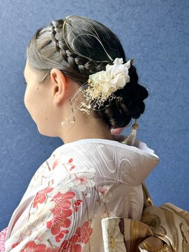 シークエストアンドシプラス(C/QUEST&C-plus) 編み込みシニヨンヘア 辻堂