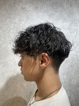 ラルス(Larus) MEN’S HAIR/ブルーブラック/フェザーパーマ/本八幡