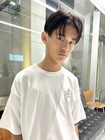 サンバレー(SUNVALLEY)&nbsp;爽やか韓国風センターパート刈り上げマッシュ