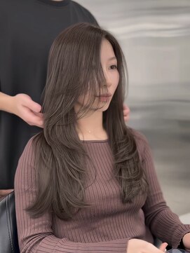 ウルスバイバレット 銀座(Urus by VALETTE) 【軽やかレイヤー×透明感ベージュ×ツヤ髪ケア】