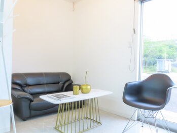 リノアヘア バイ シラハタ(LINORE HAIR by SHIRAHATA)の写真/ゆったりとしたくつろぎの時間を過ごせる◇一人ひとりの髪とじっくり向き合い、あなたの理想を叶えます◎